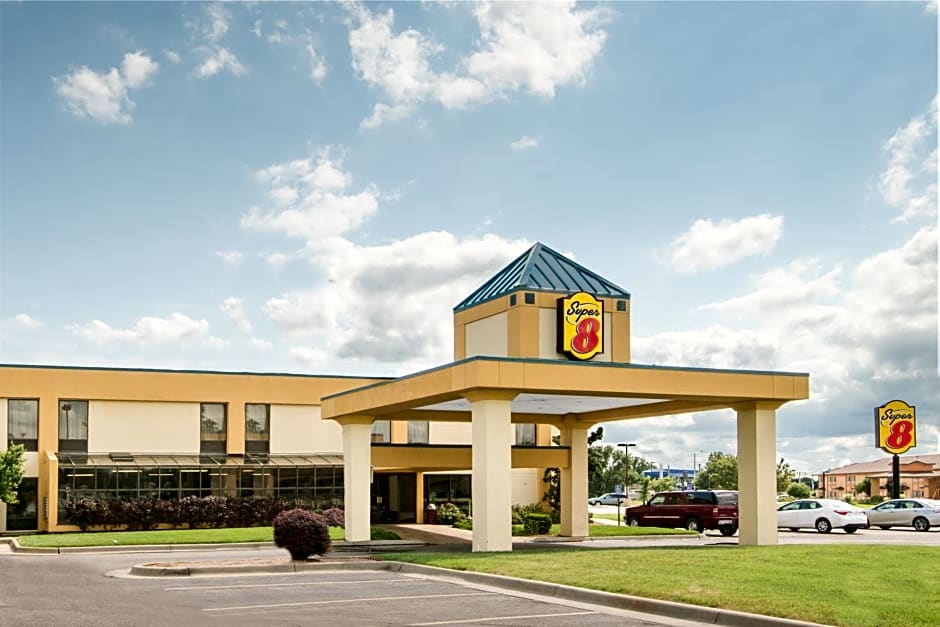 Super 8 by Wyndham Wichita South