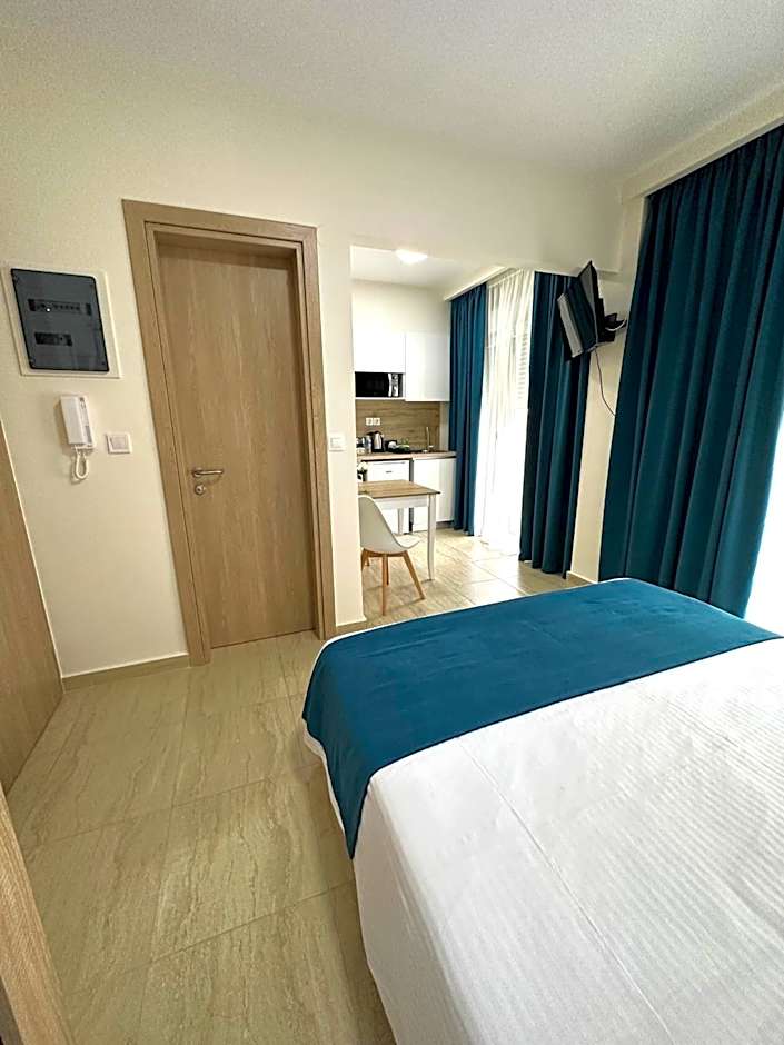 Navarino Luxe Suites