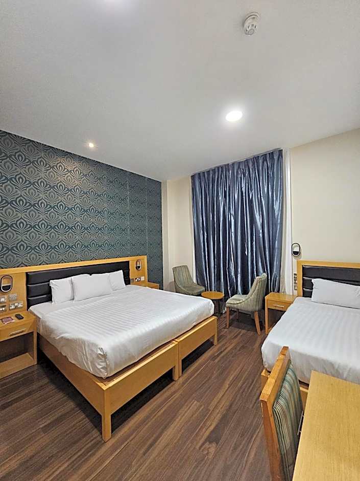 Cromwell International Hotel