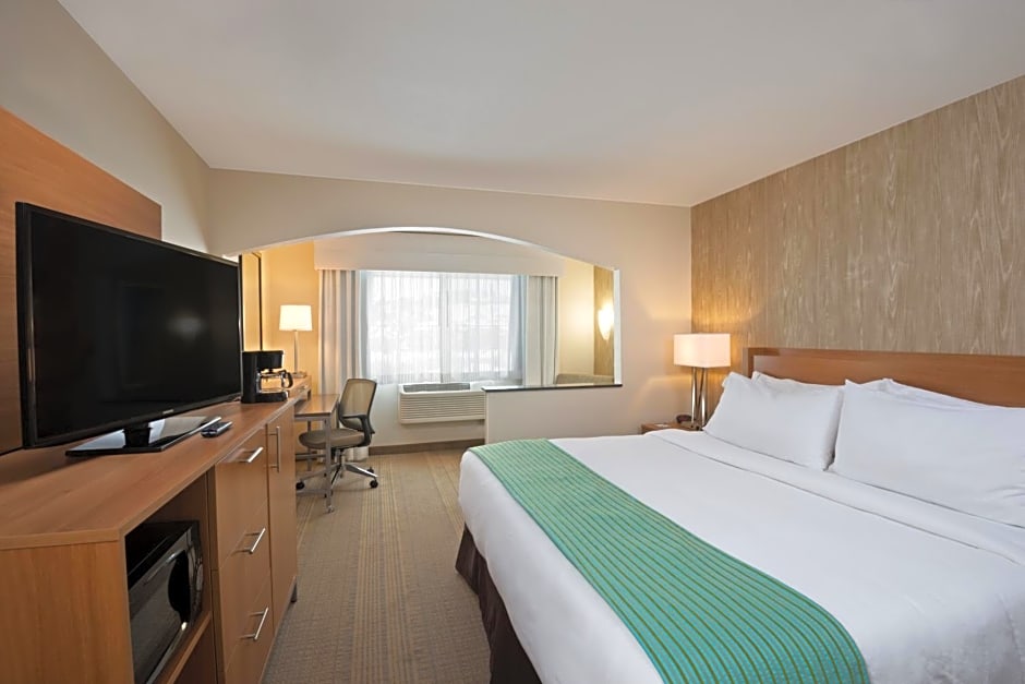 Holiday Inn Express & Suites Fraser