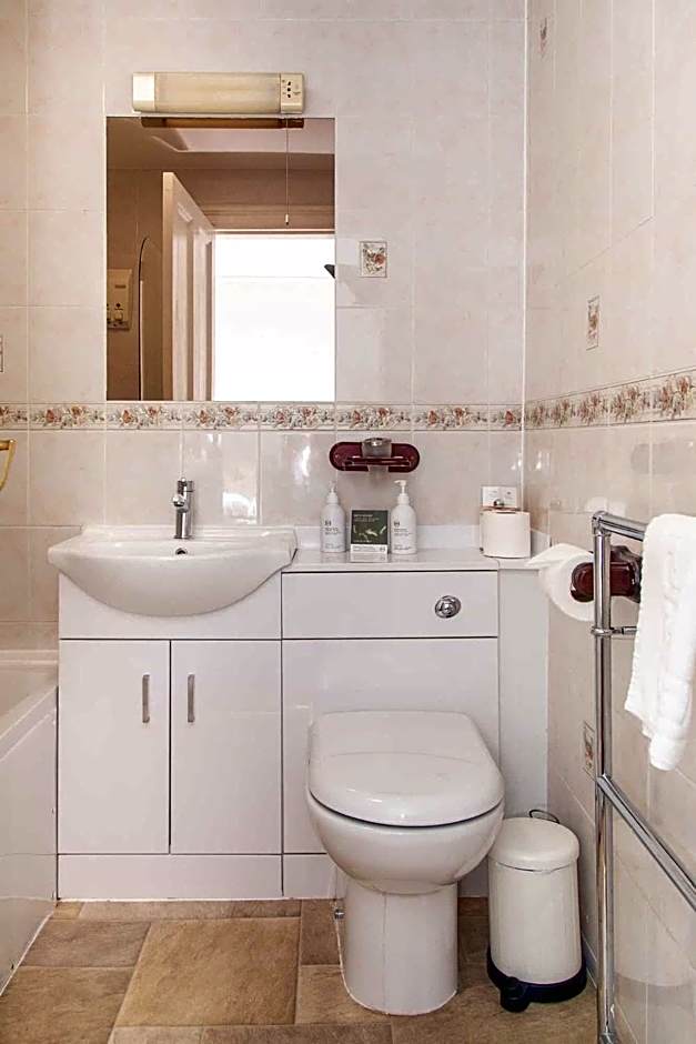 Beaumont Guest House Windermere - Adult Only - Free Car Park & Off Site access to the local Health Centre