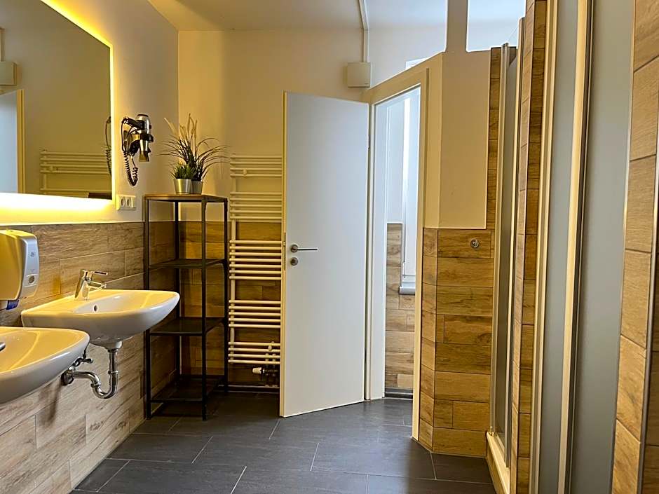 Blue Doors Hostel KTV