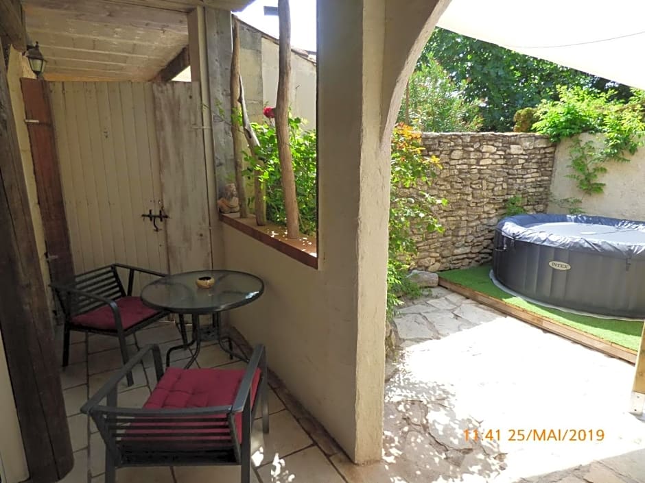 MAS MAURANE-Chambre d'hôte avec SPA privé aux portes d'ARLES