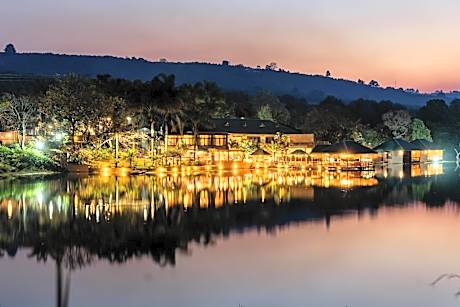 Bambuu Lakeside Lodge