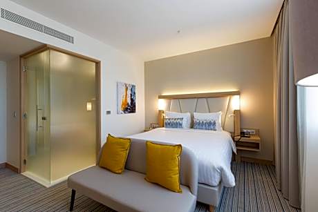 Deluxe, Guest room, 1 King, City view