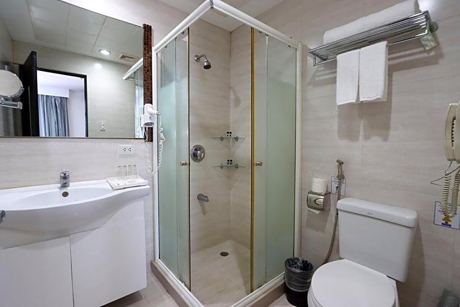 Paseo Premiere Hotel