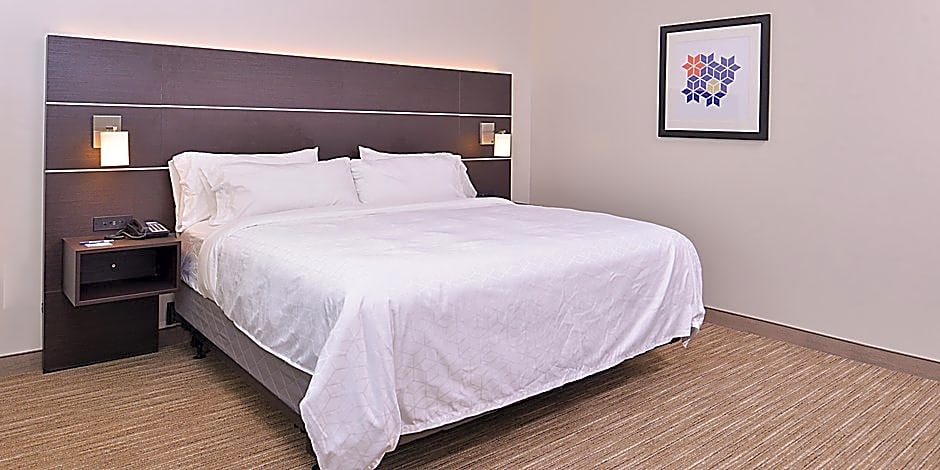 Holiday Inn Express and Suites - Mall of America - MSP Airport By IHG