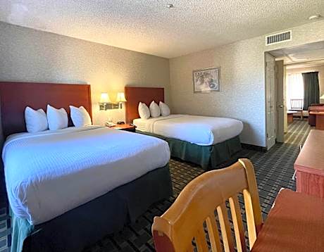 2 Double Beds Suite Non-Smoking