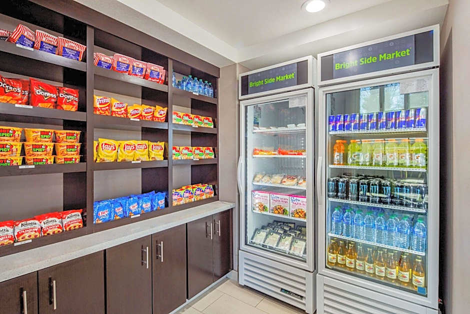 La Quinta Inn & Suites by Wyndham Hayward Oakland Airport