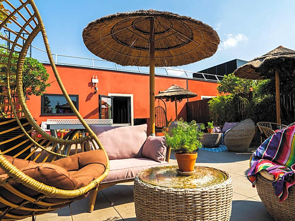 MOB HOTEL Paris Les Puces