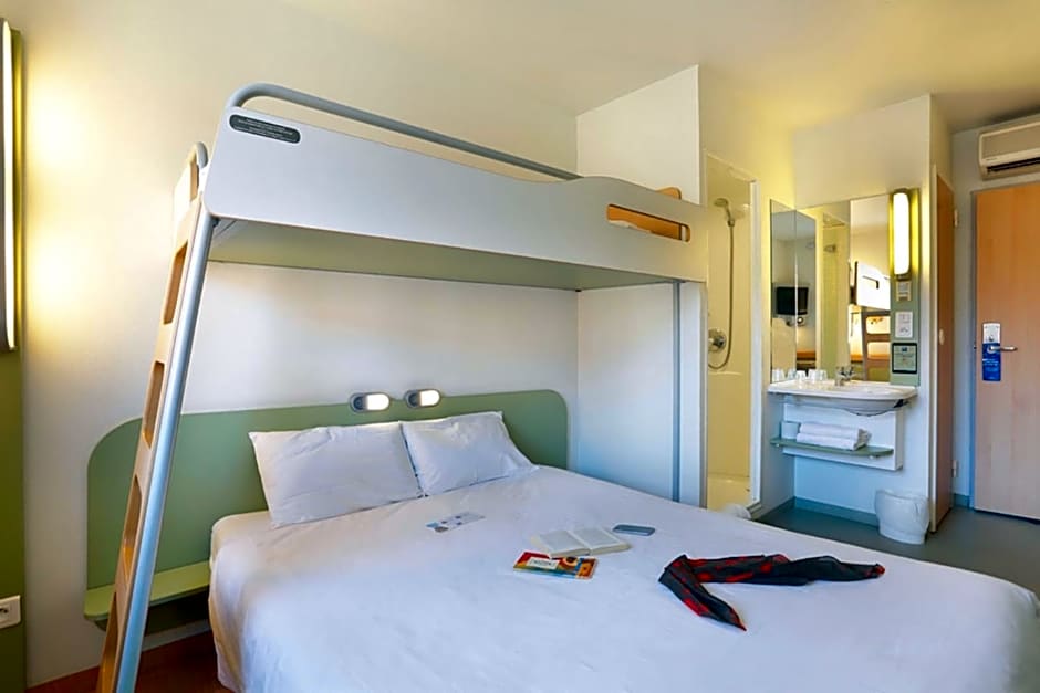 First Inn Hotel
