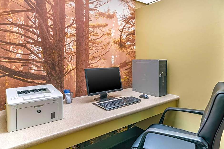 Clarion Pointe Medford