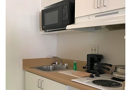 2 Full Beds | Non-Smoking, Kitchen