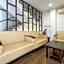 Townhouse Oak Hotel Niaga Surabaya