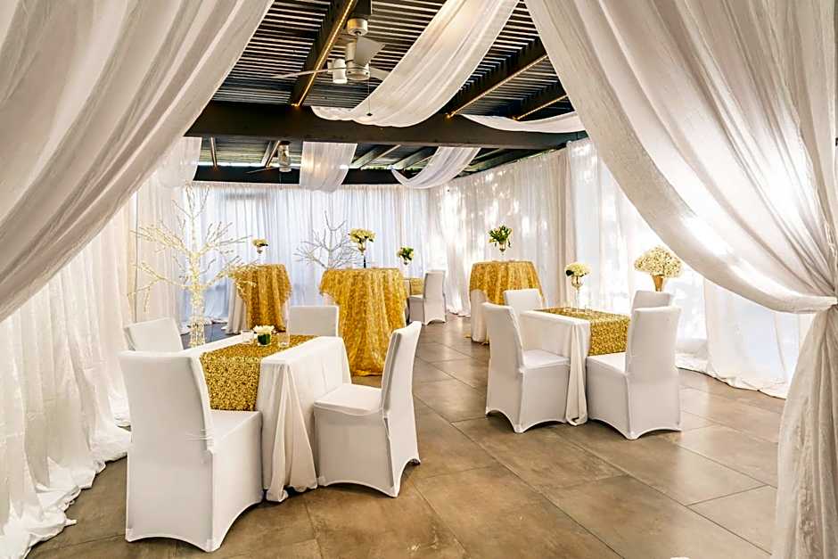 DoubleTree by Hilton Hotel Carson