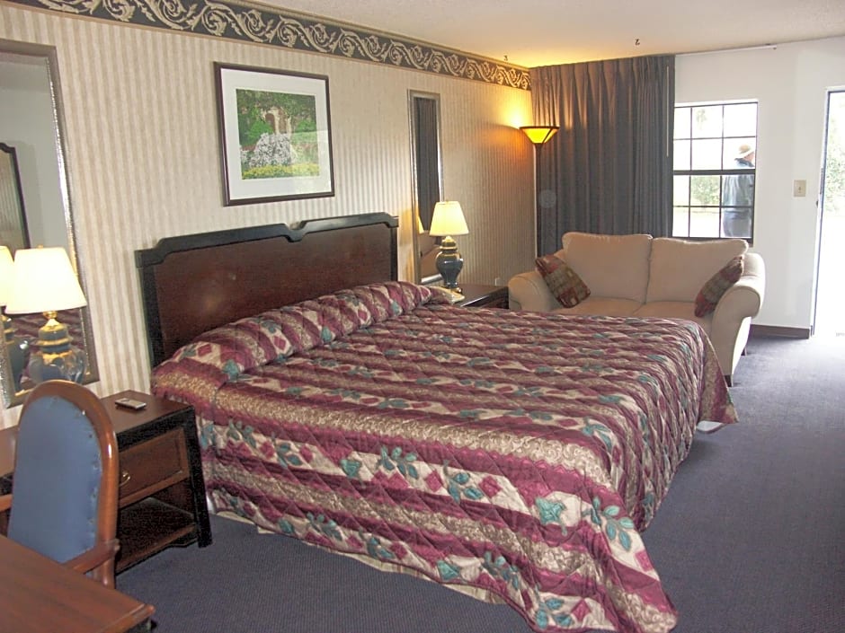 Deerwood Inn & Madison Campground