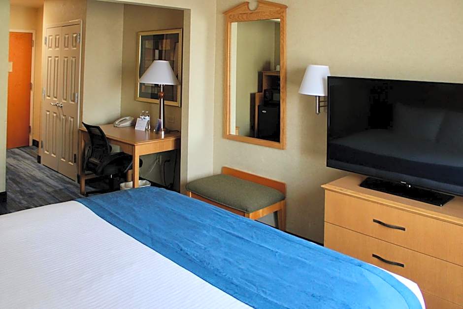 Marco LaGuardia Hotel & Suites