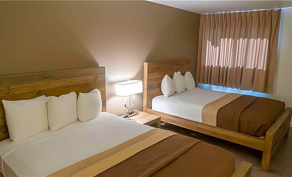 Photo 1 sur 1 de 2 Queen Beds, Accessible, Roll in Shower