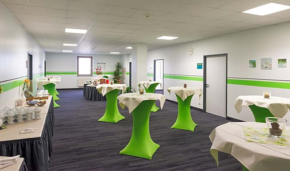 NOVINA HOTEL Sudwestpark