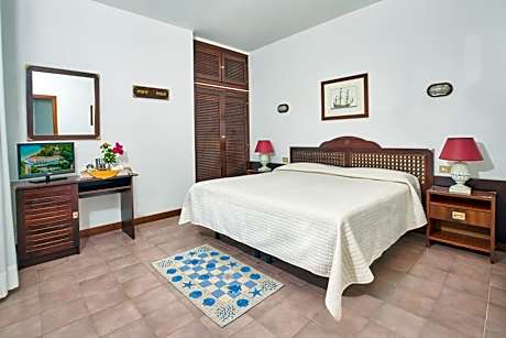 Triple Room with Garden View