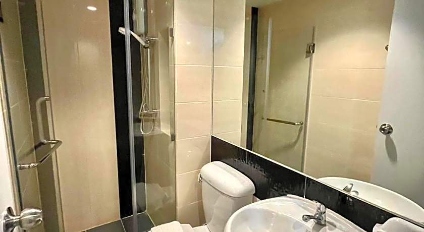 Top High Airport Link Hotel