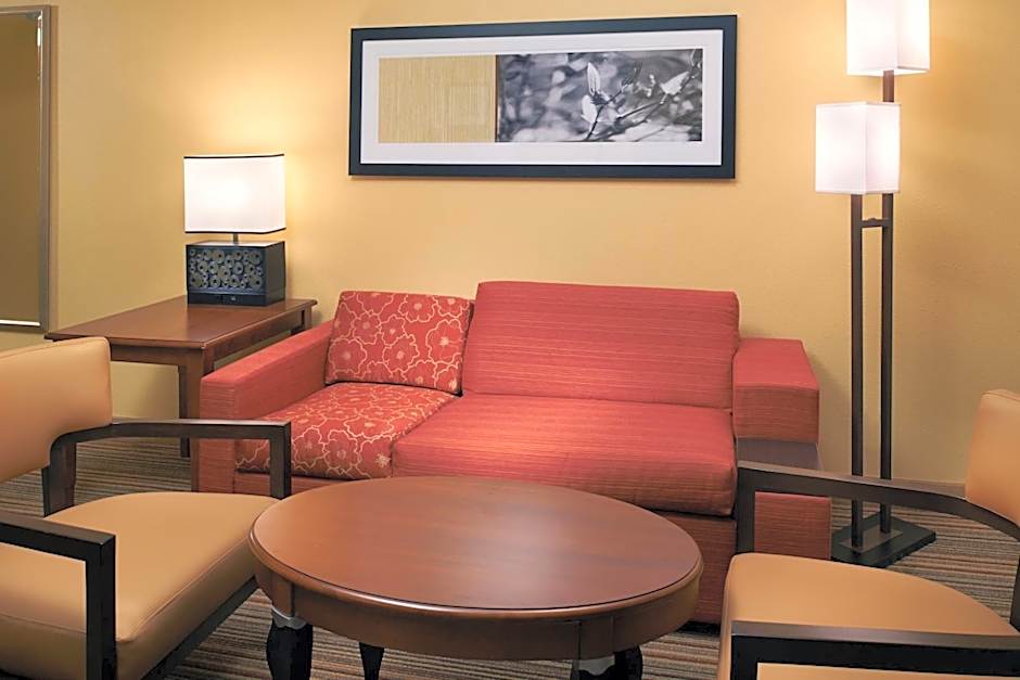 Courtyard by Marriott Louisville East