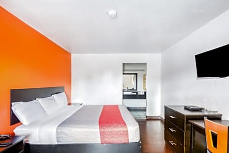 King Bed Accessible