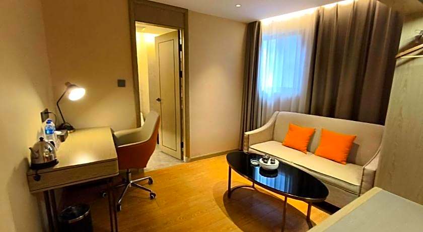 Green Tree Inn Qingyuan Qinghe Avenue Branch