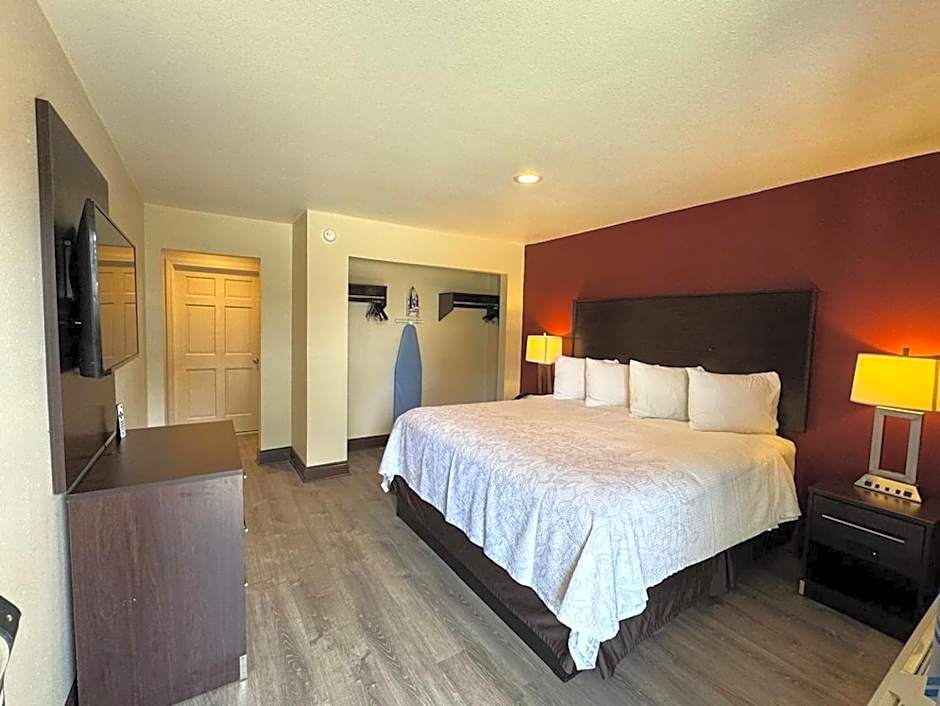 Red Roof PLUS+ Hammond