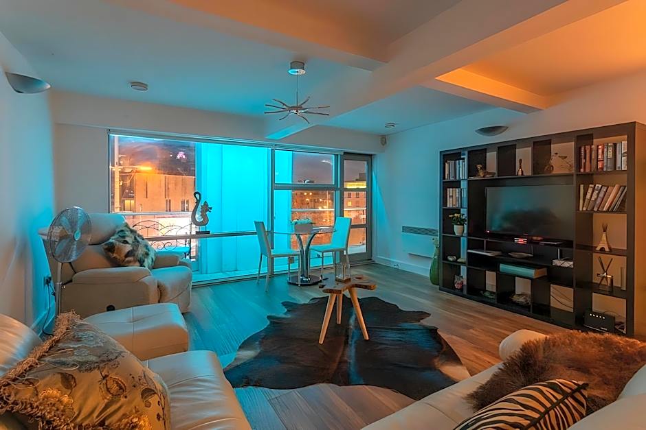 Live in Leeds Millenium Square Apartment