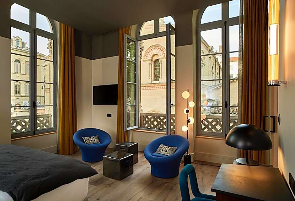 Photo 1 of 9 of Junior Signature Suite