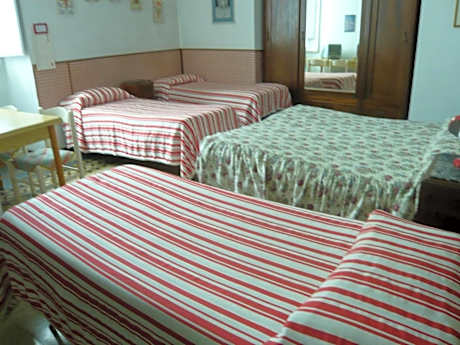 Quintuple Room