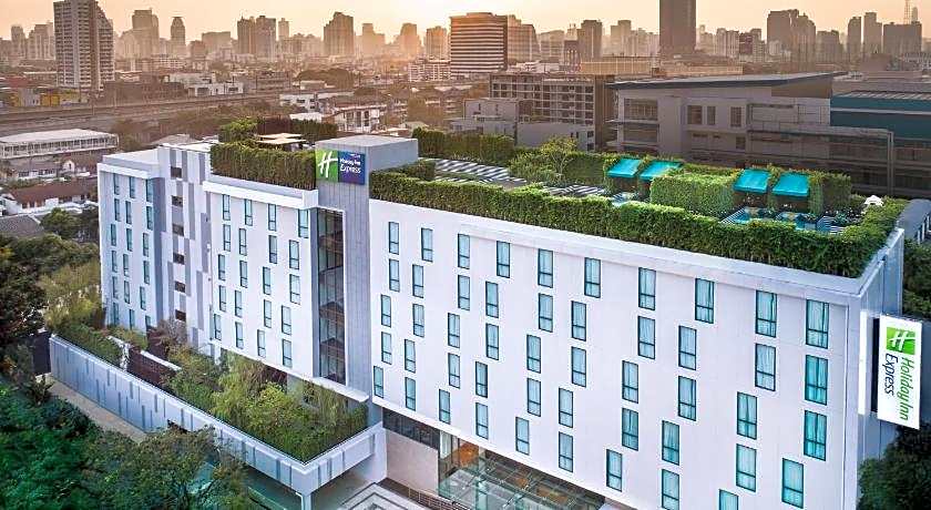 Holiday Inn Express Bangkok Soi Soonvijai By IHG