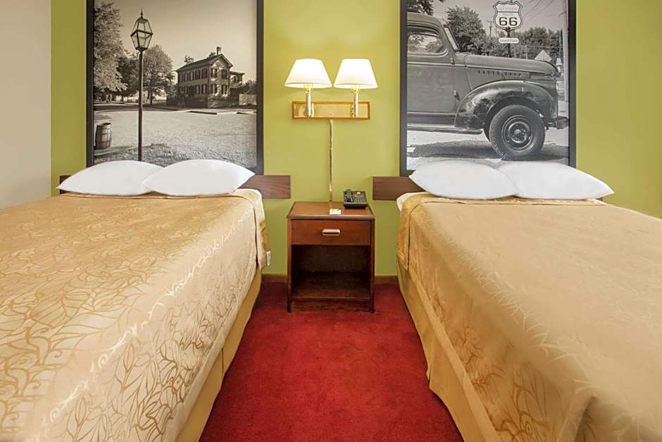 Super 8 by Wyndham Normal Bloomington