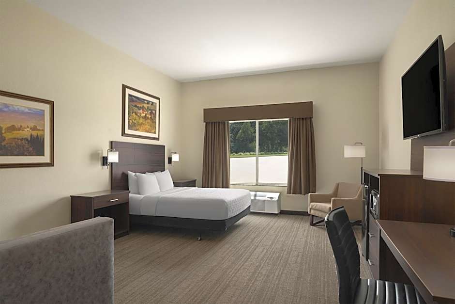 Crown Pointe Lodge; BW Signature Collection