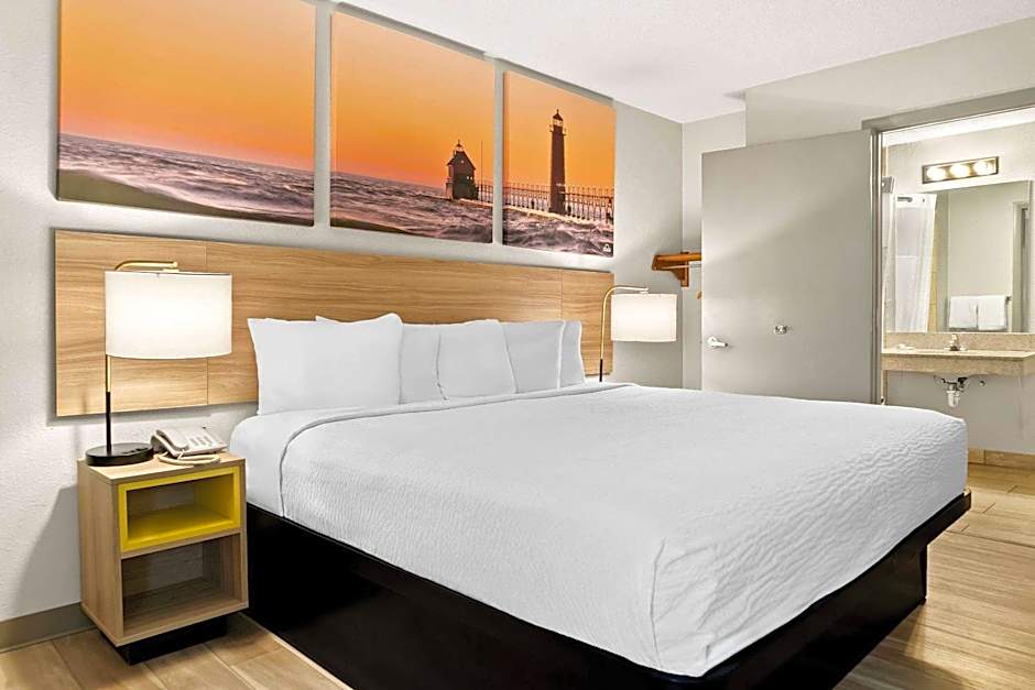 Days Inn & Suites by Wyndham Warren