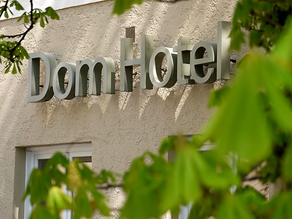 Dom Hotel