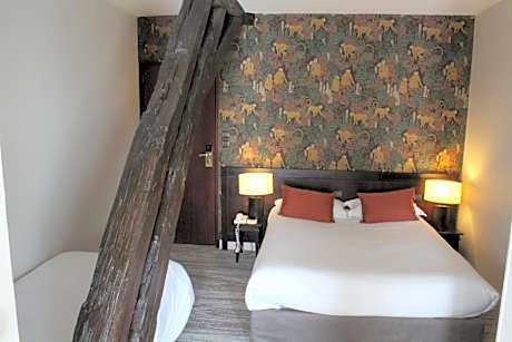 Superior Room with One Queen Bed and One Single Bed - Garden View/Non-Smoking