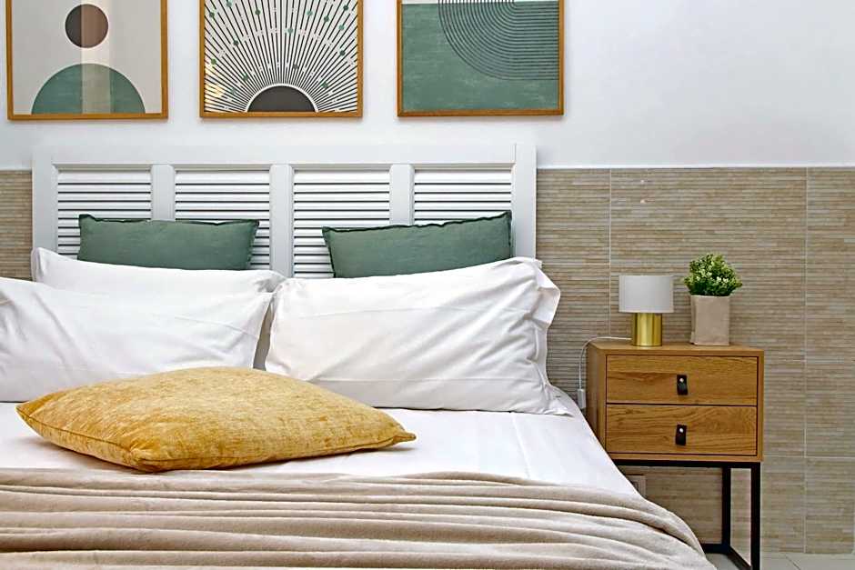 Opera Inn Suites - Rooms and Apartments