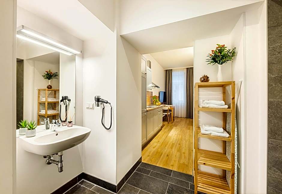 Jimmy's Apartments Emerald