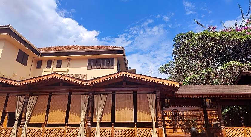 Yushili Hotel & Restaurant