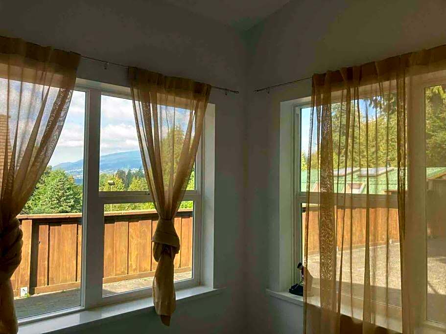 The Lions Self Contained Suite, Shared Pool, Hot Tub, Views