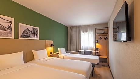 Standard Room - 1 Queen Bed 1 Sofa Bed