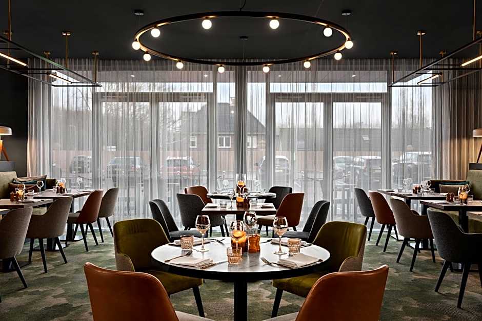 Renaissance by Marriott Amsterdam Schiphol Airport Hotel