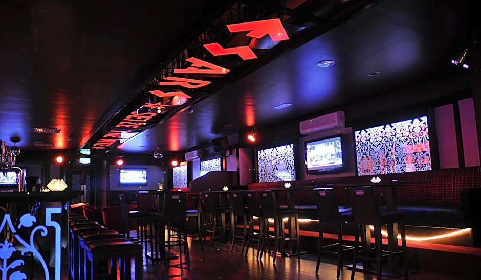 The Shirley Arms Hotel