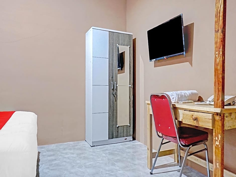 OYO 90469 Benhil Karet Tengsin