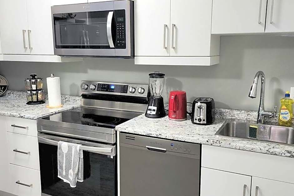 QUIET & COZY MODERN SUITE CLOSE TO RCMP