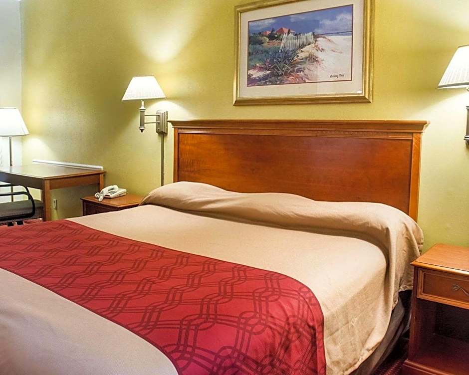 Econo Lodge Chesapeake Route 13 and I-464