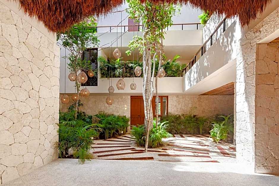 Luxe Jungle Apt 10min To Beach Hot Tub King