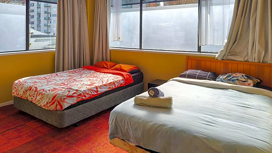 Silverfern Backpackers